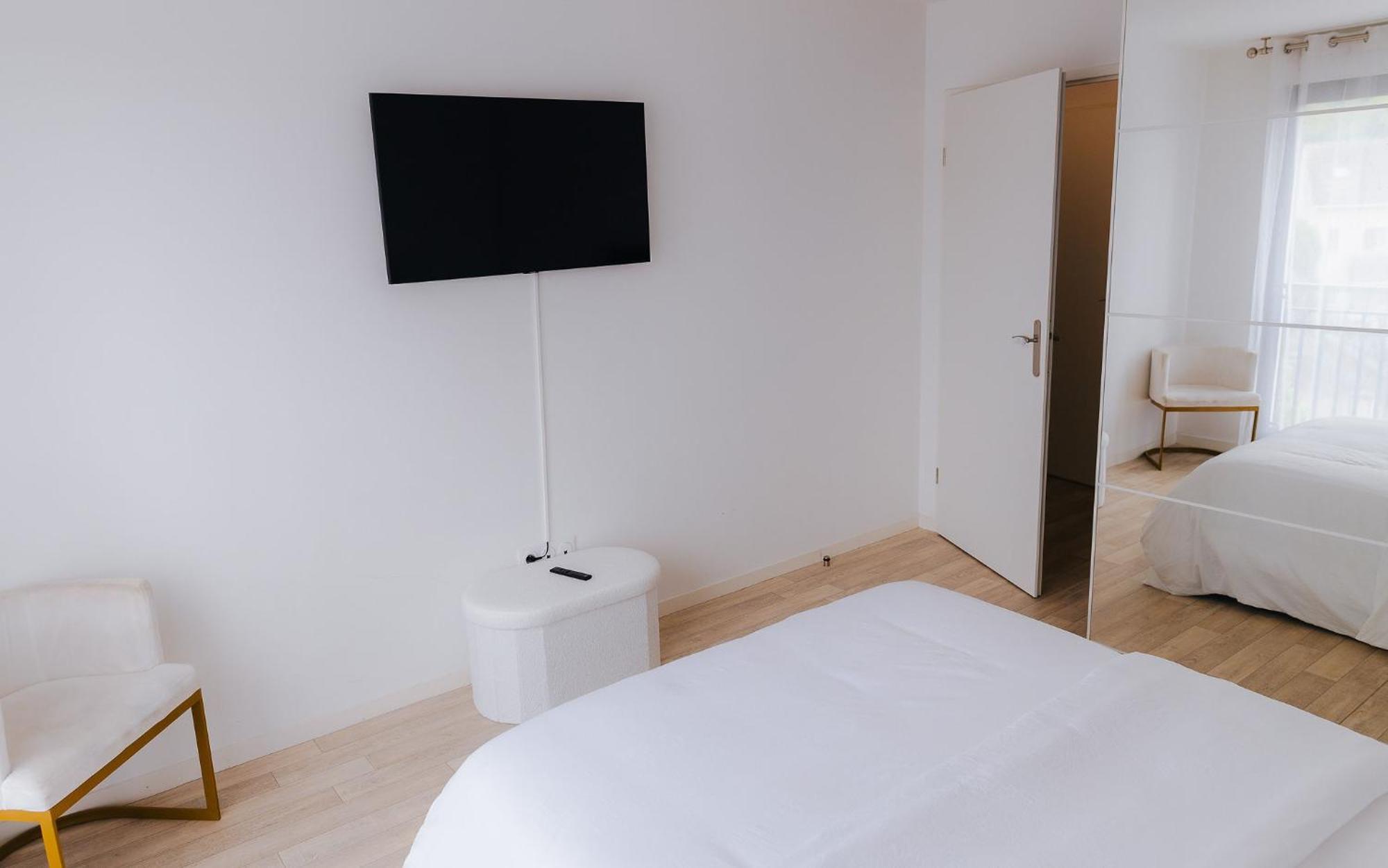 Appartement Luxueux, Neuf & Equipe A Versailles, Saint-Cyr-lʼÉcole Exteriör bild