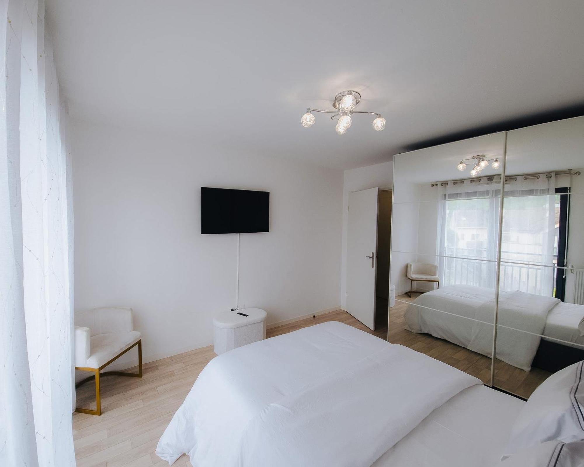 Appartement Luxueux, Neuf & Equipe A Versailles, Saint-Cyr-lʼÉcole Exteriör bild